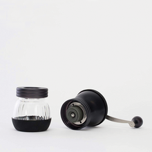 MOLINILLO HARIO SKERTON PLUS (TRANSPARENTE OSCURO) - Café Central